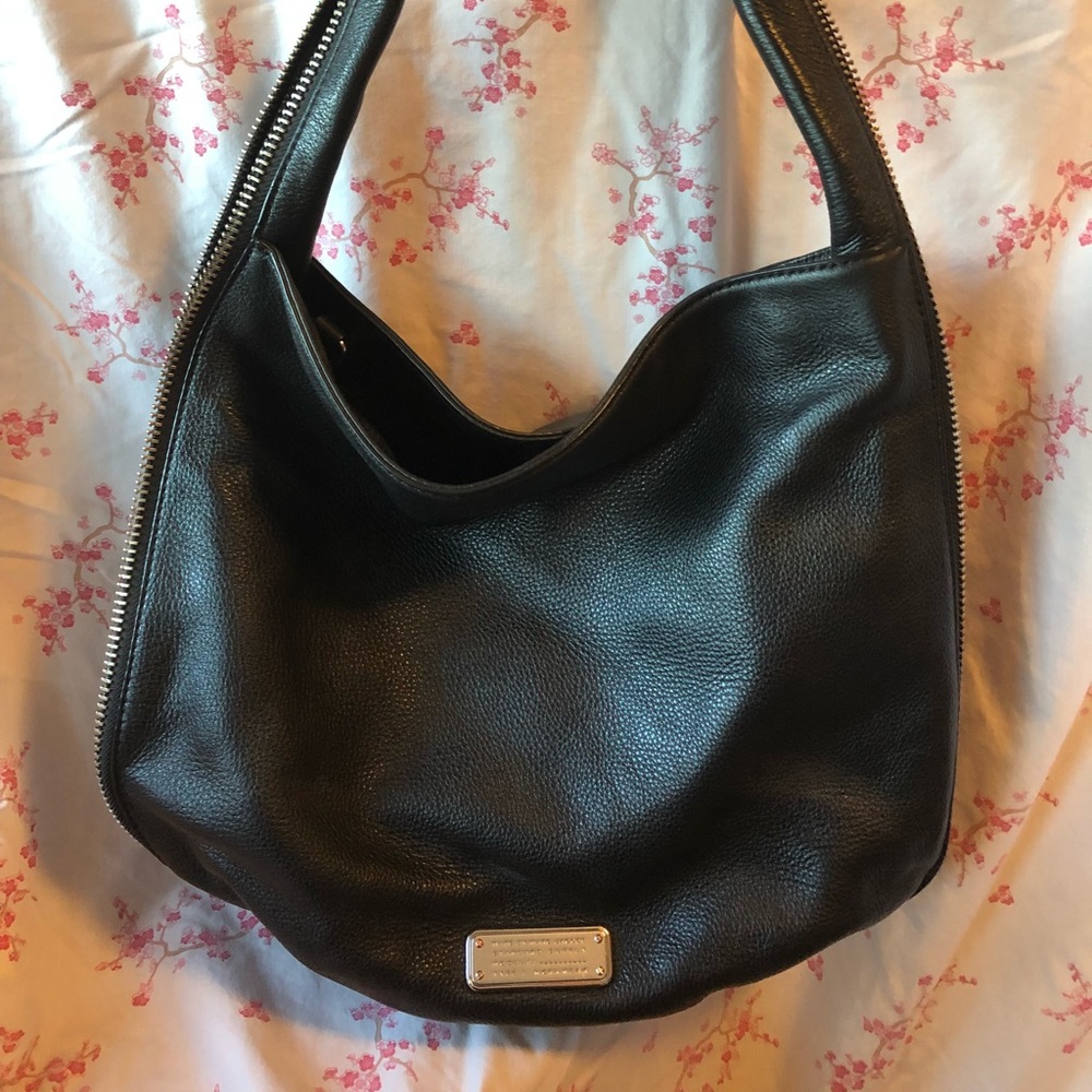 MARC JACOBS Q ZIPPERS HILLIER HOBO BAG BLACK